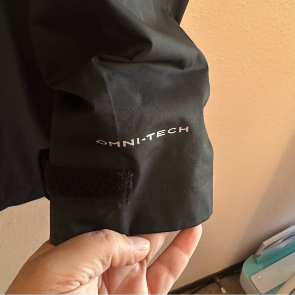 Columbia Women’s Black Omnitech Waterproof Jacket, 3X - Picture 4 of 11